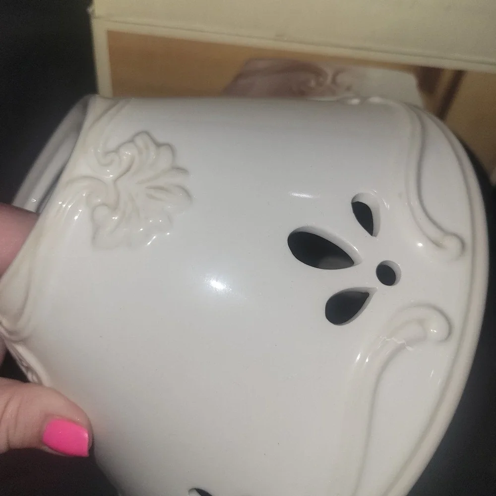 Lenox white filigree